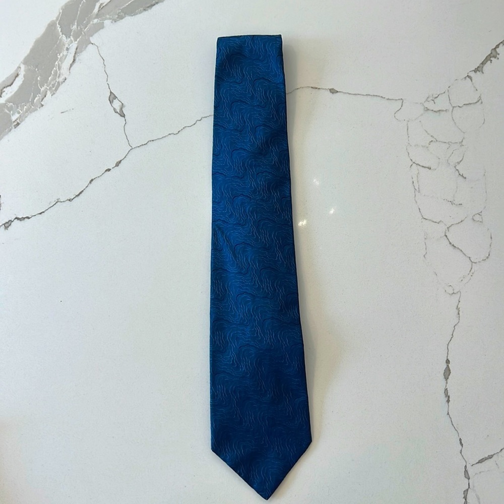 Gorgeous Calvin Klein Royal blue tie